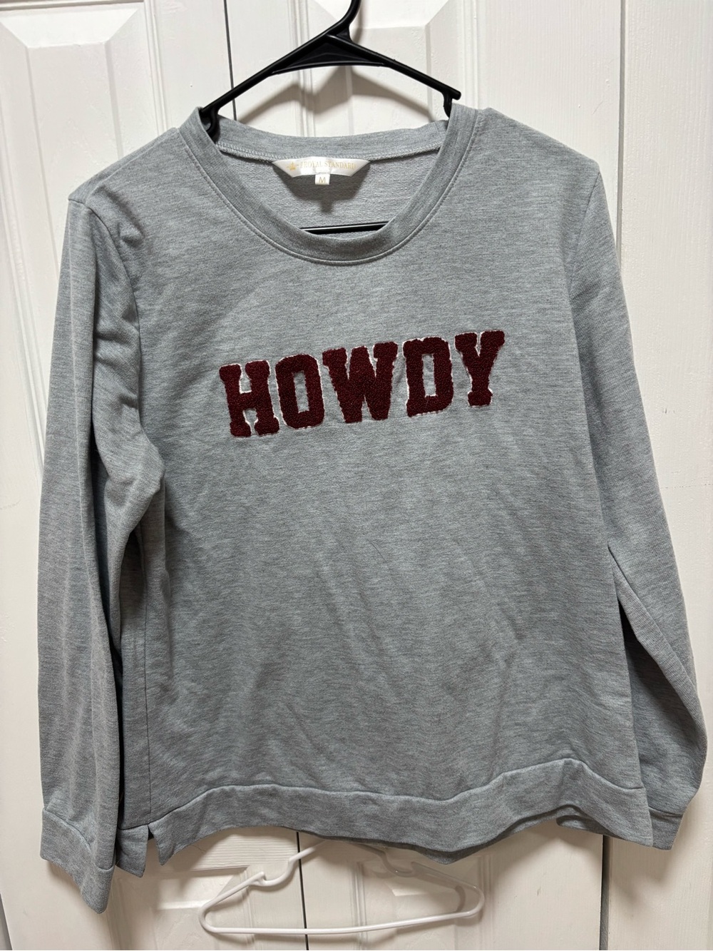 The Royal Standard Women’s Howdy Chenille Sweatshirt Gray Burgundy Size M
